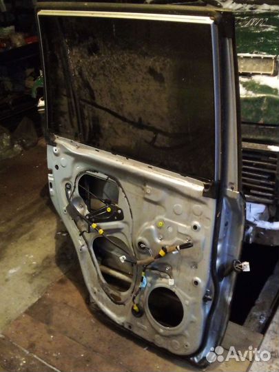 Задняя левая дверь тойота прадо 120