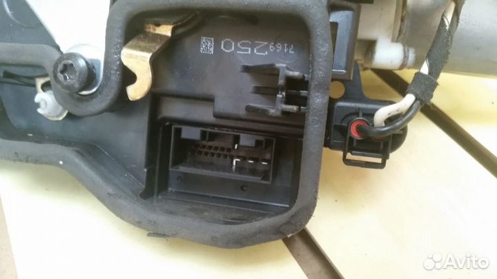 Замок двери передний правый BMW 7 E65/E66 01-08