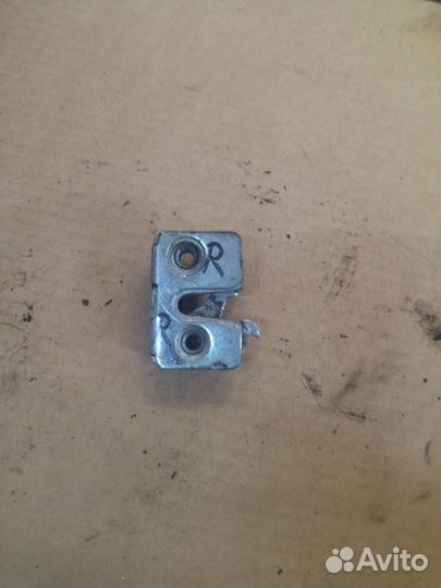 Замок двери передней правой DAF XF 105 2010