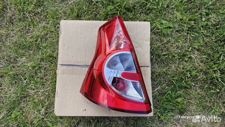 Фонарь задний левый Renault Sandero 8200734825