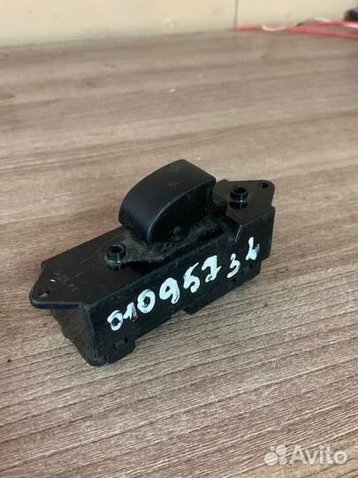 Кнопка стеклоподъемника задняя левая Lanser X