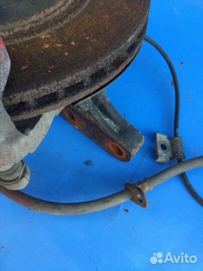 Ступица передняя левая 5x100 в сборе