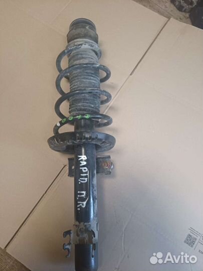 Передняя правая стойка в сборе Skoda Rapid 1