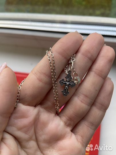 Серебряная цепь с крестом