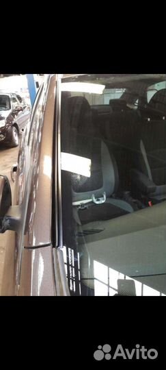 Водостоки или молдинги лобового стекла