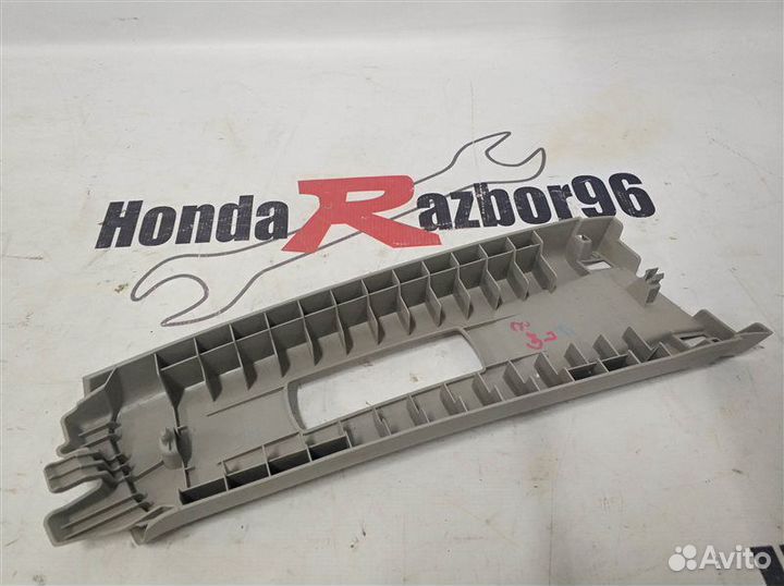 Накладка центральной стойки левая Honda Fit GE8