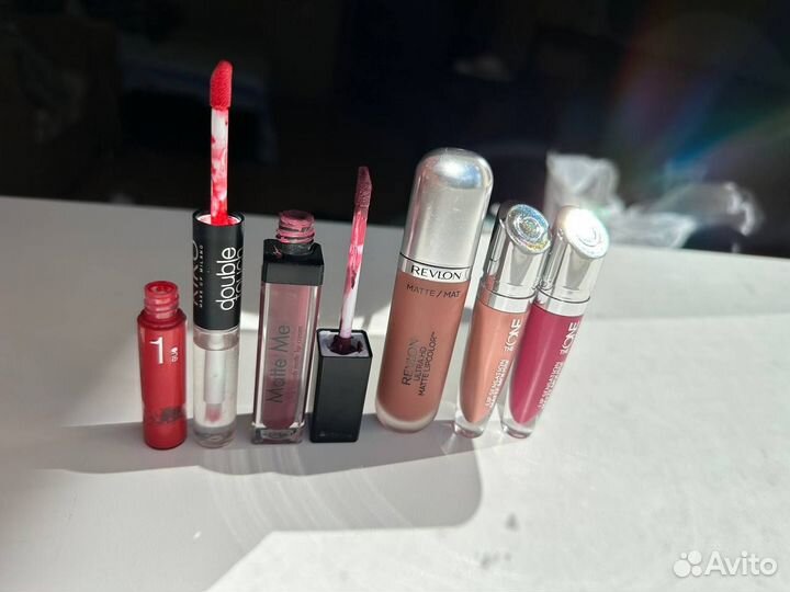 Помады, тушь, блеск, тональные основы косметика