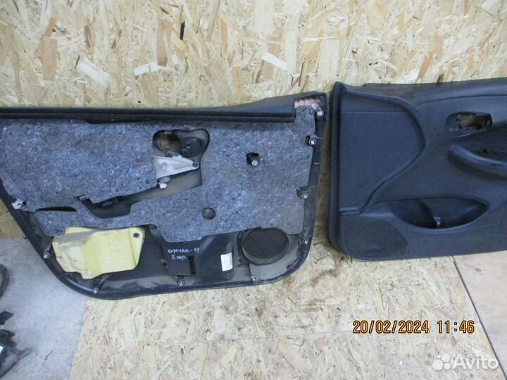 Обшивка двери Тойота Королла 150