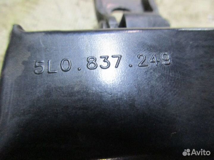 Ограничитель двери передней правой Skoda Yeti 2009