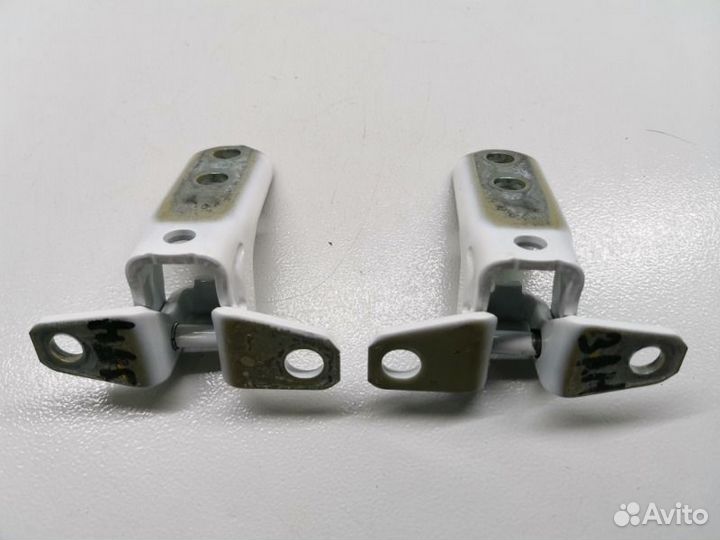 Петля двери задняя левая Mitsubishi Outlander 3