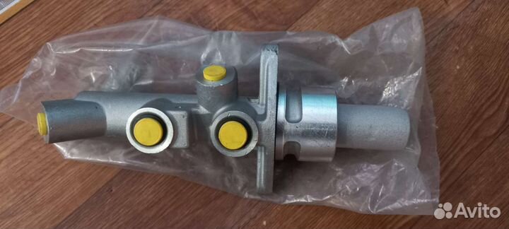Главный тормозной цилиндр toyota avensis