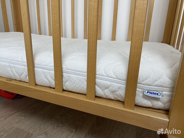 Детская кроватка с продольным маятником