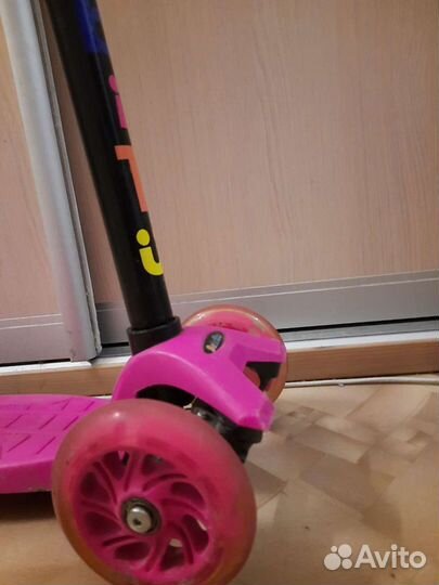 Самокат bibitu со светящимися колёсами