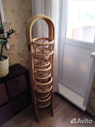 Ротанговая стойка для цветов