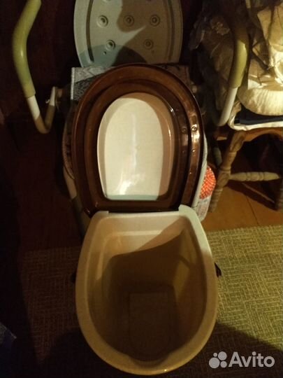 Санитарный стул для инвалида