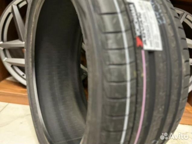 Yokohama Advan Sport V105 285/35 R22