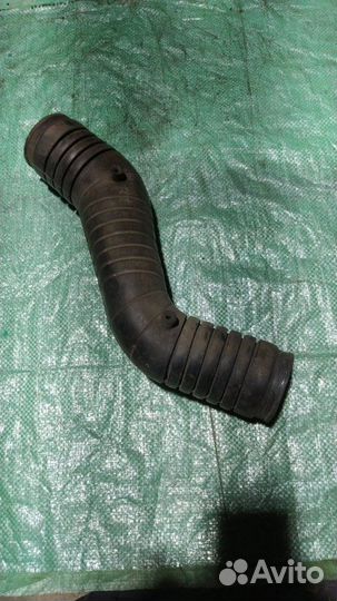 Патрубок воздушного фильтра Volkswagen Passat B3