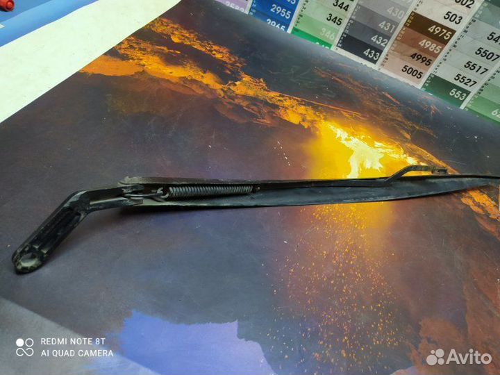 Поводок стеклоочистителя левый LADA 2110