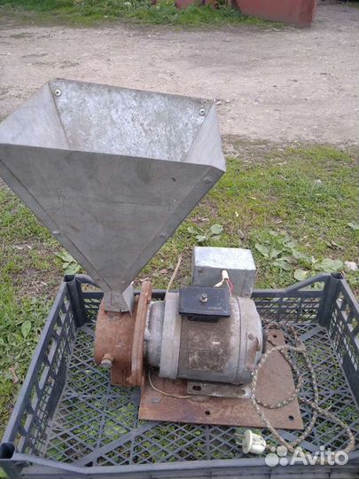 Мельница для зерна бу