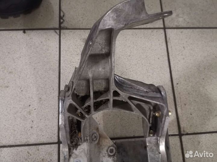 Подрамник Arctic cat tz1