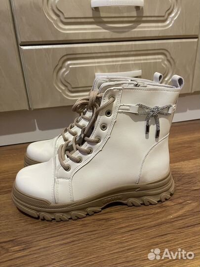 Женские ботинки