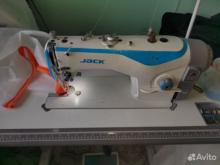 Продам швейную машинку бу