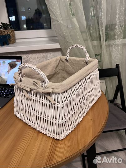 Плетенные корзины для хранения белые