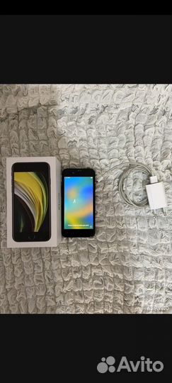Телефон iPhone se 2020