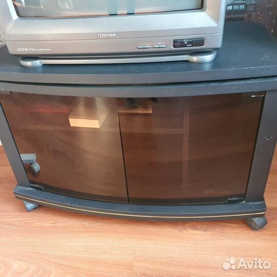 Стеклянная тумба под тв