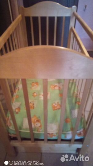 Детская кроватка с маятником и ящиком