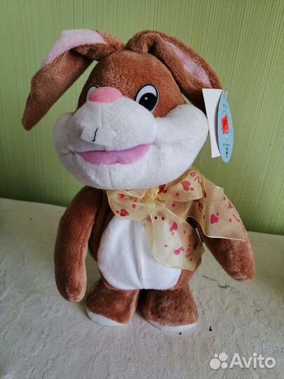 Механический плюшевый заяц