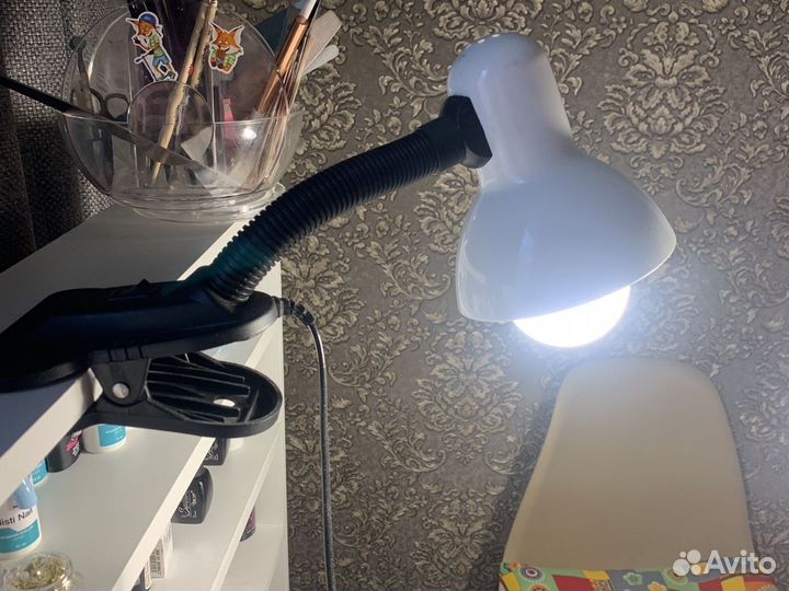 Лампа настольная на прищепке