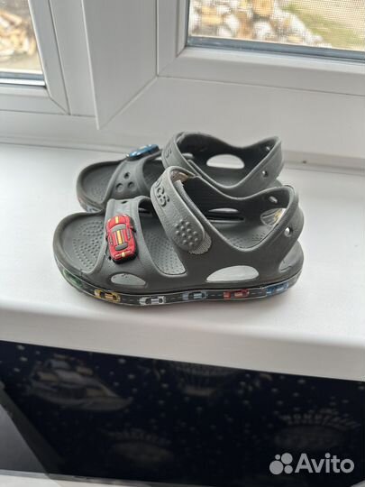 Сандалии crocs