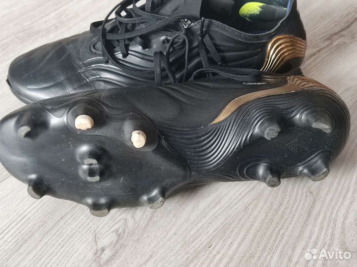 Футбольные бутсы adidas