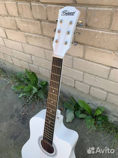 Акустическая гитара