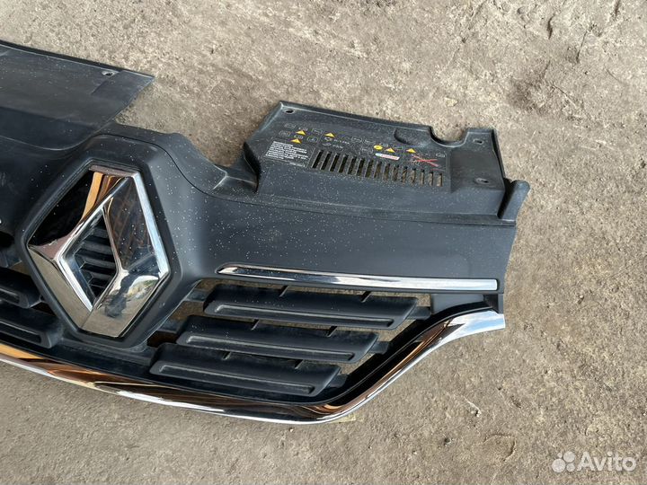 Решетка радиатора Рено Логан 2 Сандеро целая