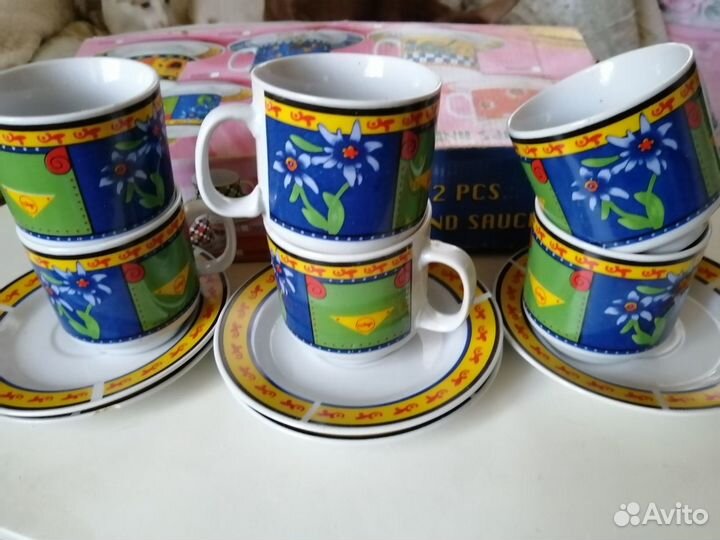 Чашки с блюдцами