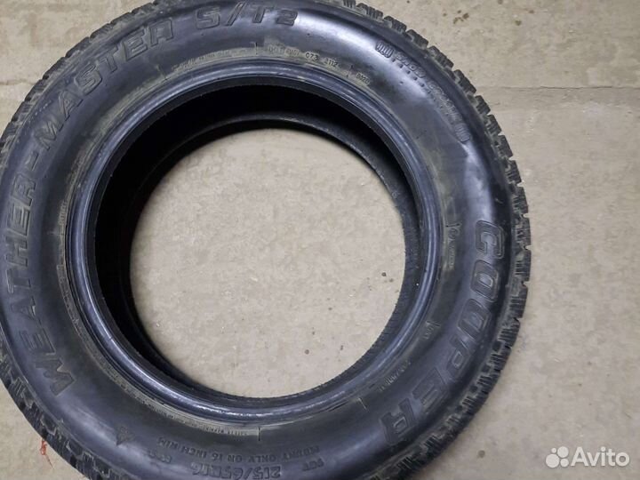 Cooper Weather-Master S/T 2 215/65 R16
