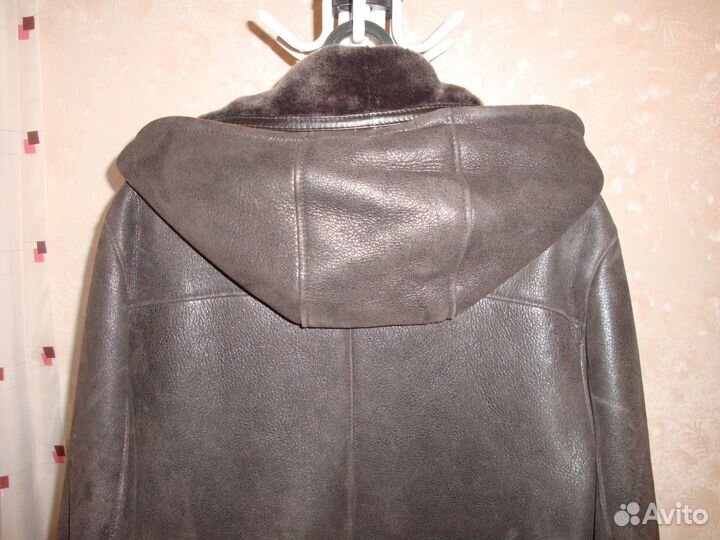 Дубленка с капюшоном