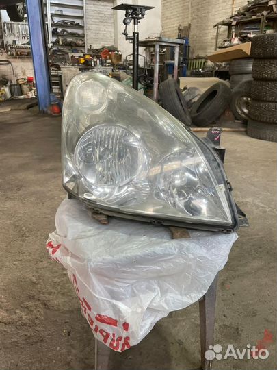 Фара toyota avensis versu перед прав