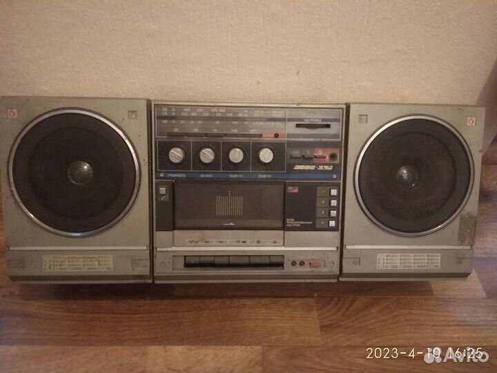 Носимый кассетный магнитофон Вега 335