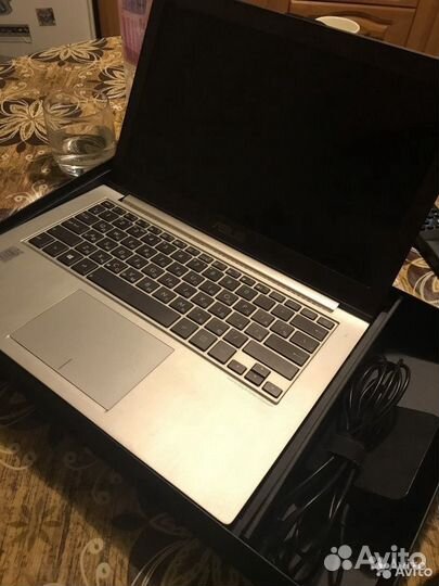 Asus zenbook ux303F Asus zenbook I5 /4gb(8gb/SSD