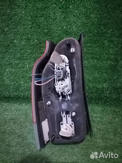 Фонарь задний правый 161038 нижний рест Volvo V70