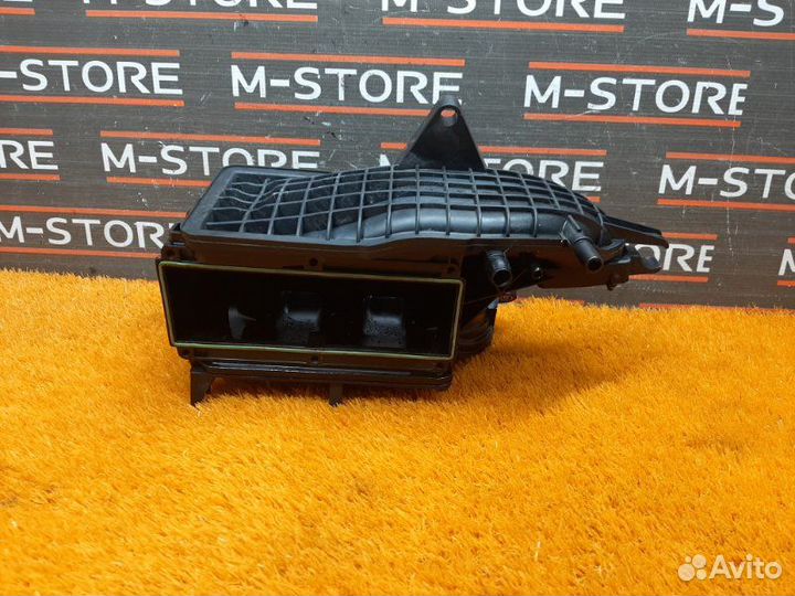 Коллектор впускной Volkswagen Passat B7 caxa 2012