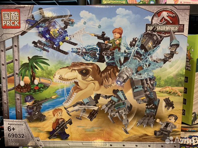 Конструктор динозавр битва - 551 деталь