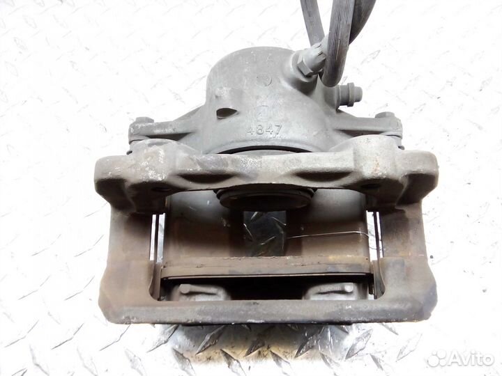 Суппорт передний левый Mercedes C-klasse W204