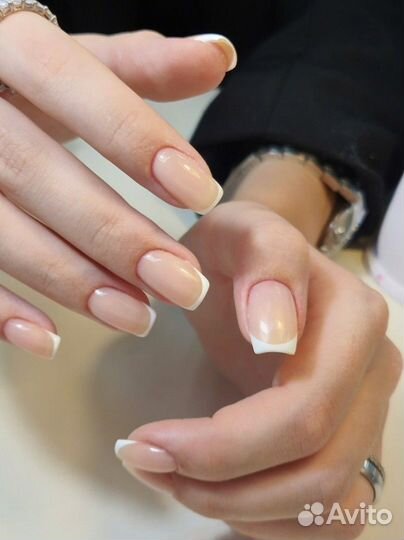 Маникюр, педикюр, наращивание ногтей