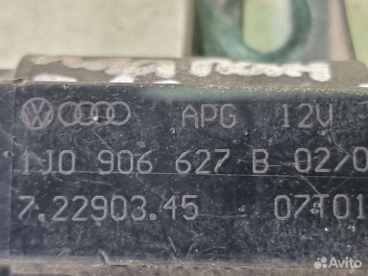 Клапан Volkswagen Transporter T5 AXD