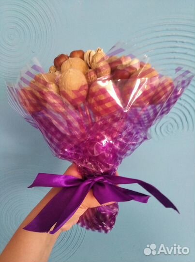 Букет из орехов