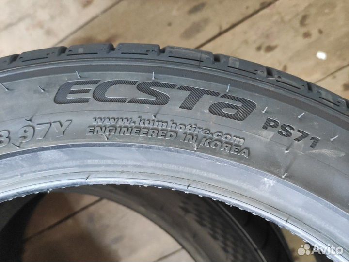 Kumho Ecsta PS71 245/40 R18 97Y